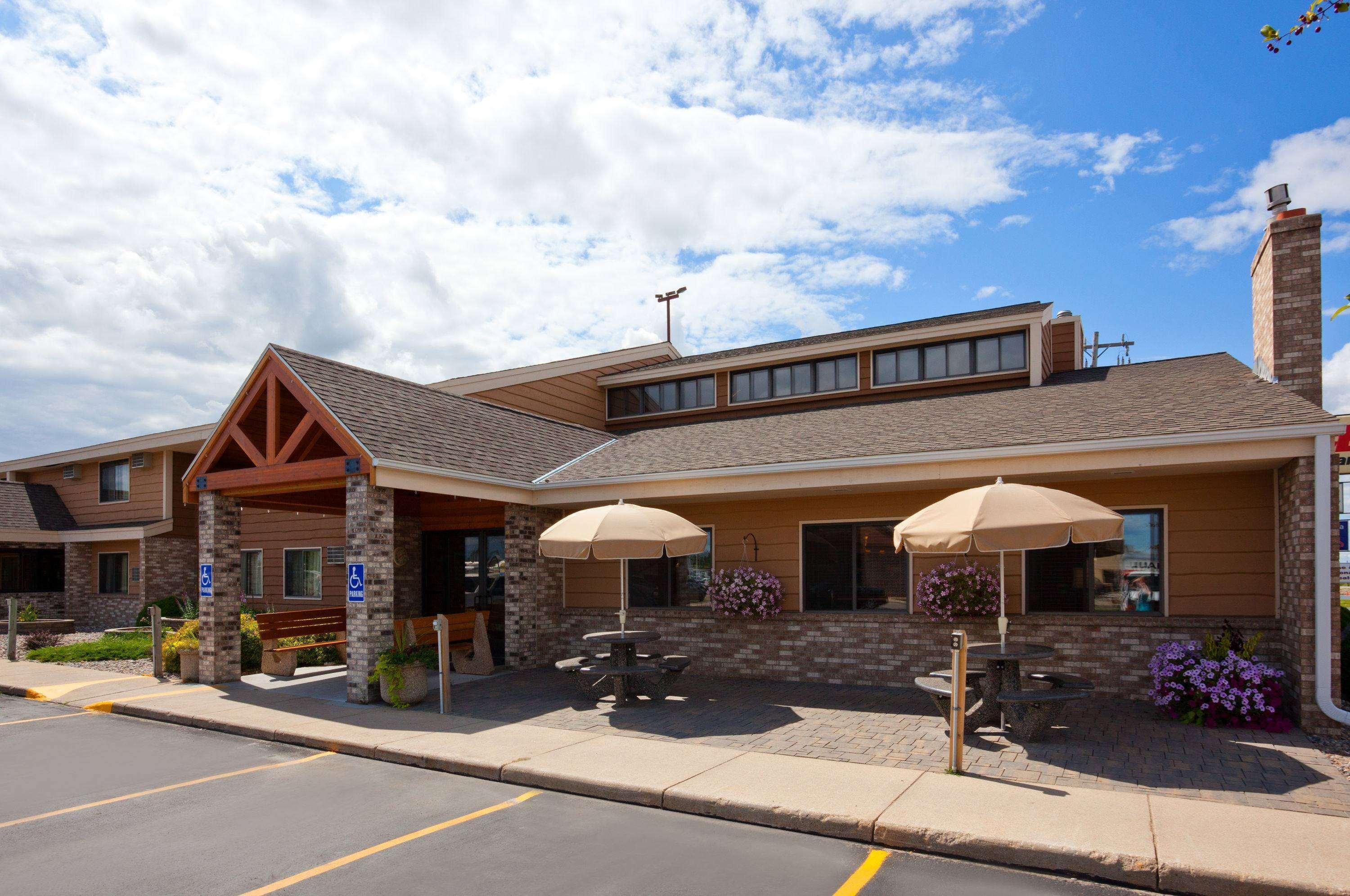 Americinn By Wyndham Roseau Exterior photo